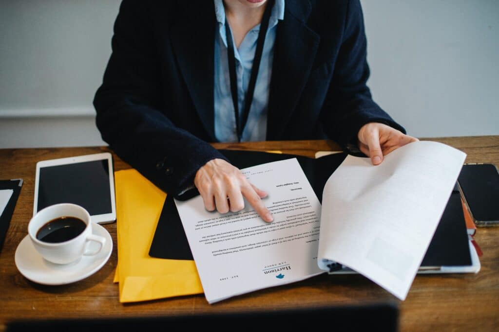 Explore the Contract Manager job description template and hire the right candidate for your team.