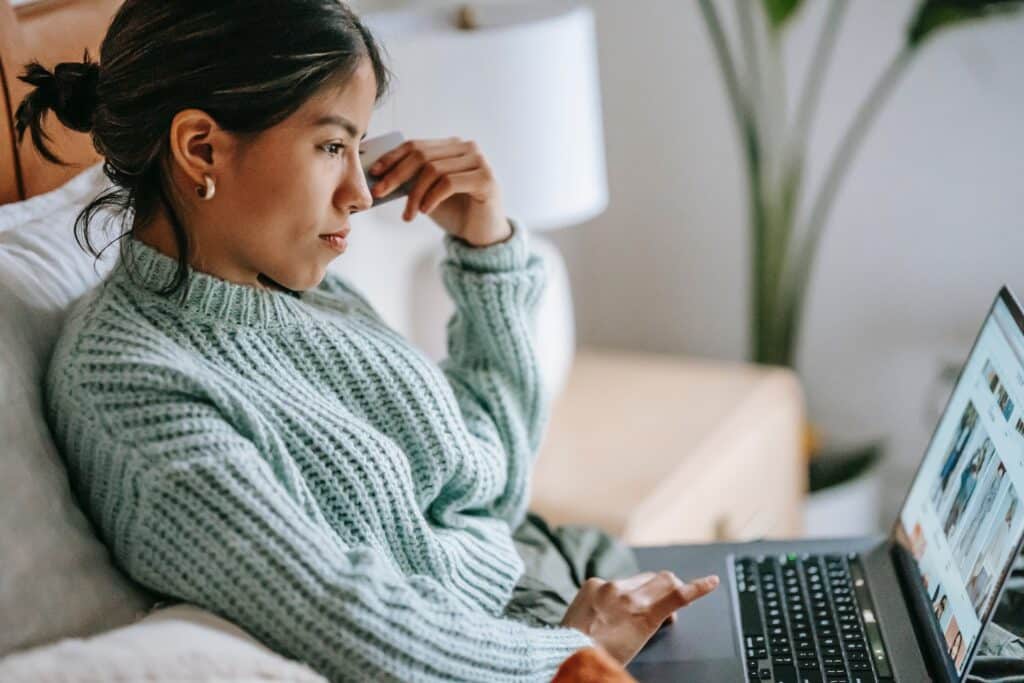 Explore the customer retention & nurture flow specialists job description template and hire the right candidate for your team.