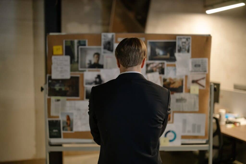 Explore the fraud investigator job description template and hire the right candidate for your team.