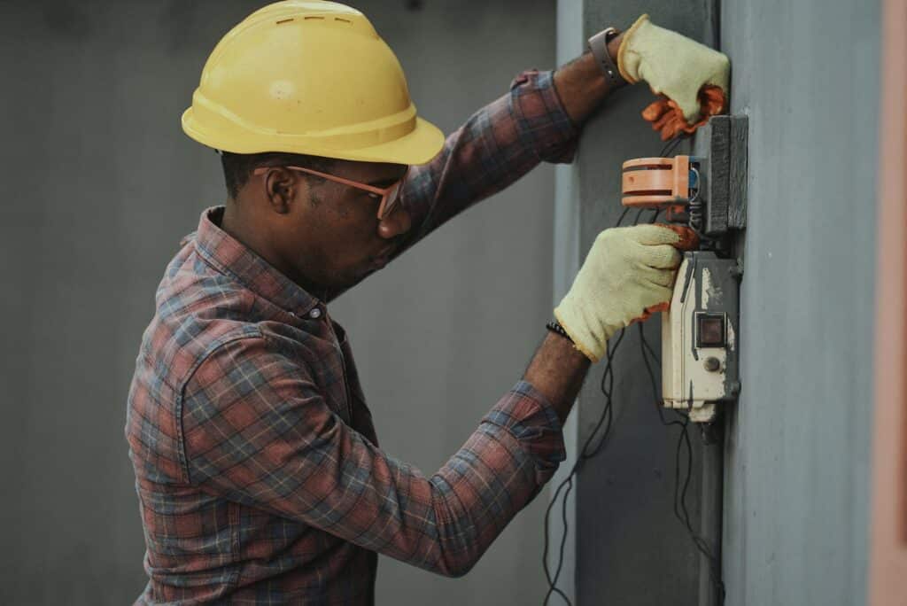 How to hire an electrician