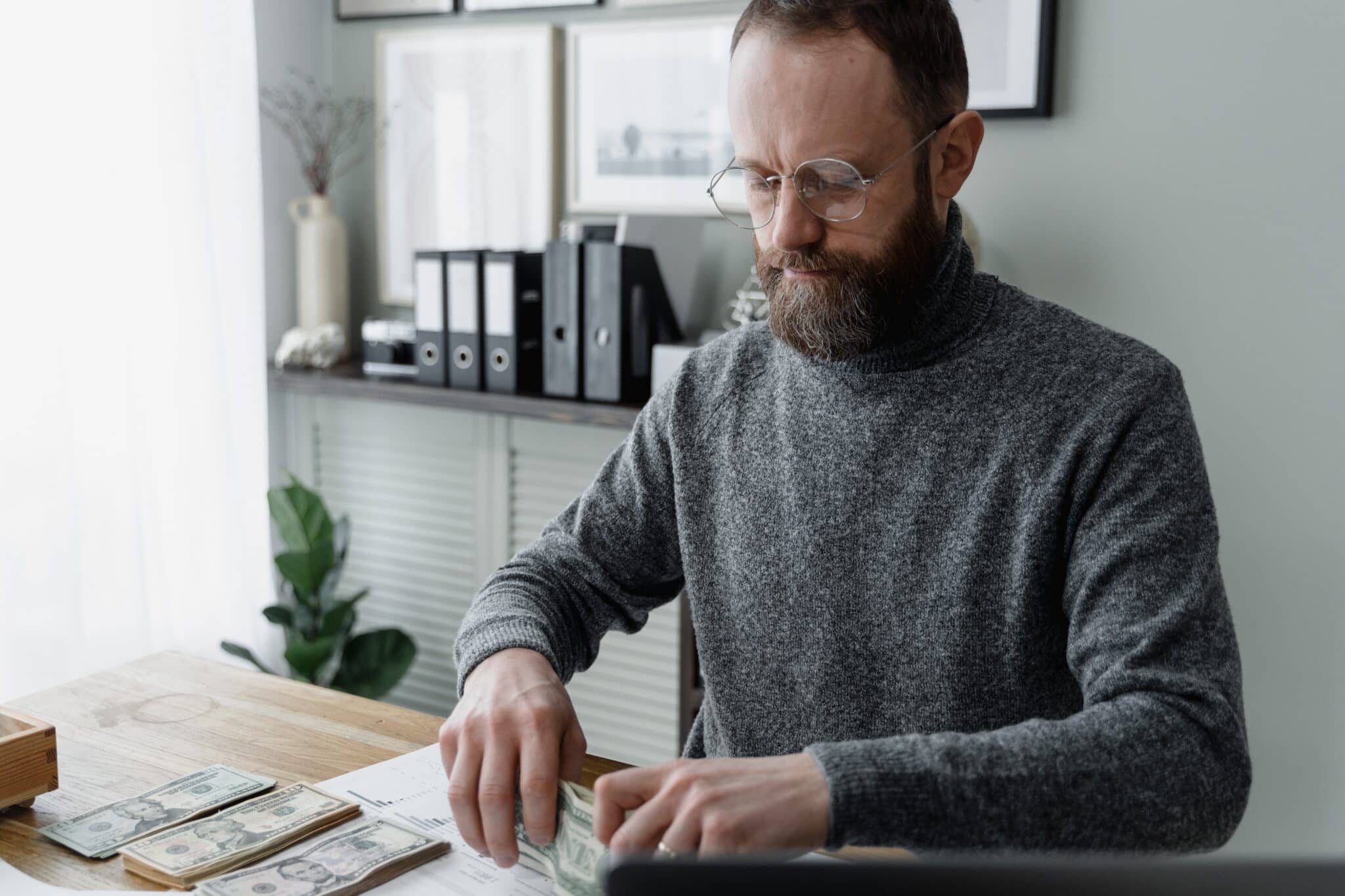 Explore the payroll specialist job description template and hire the right candidate for your team.