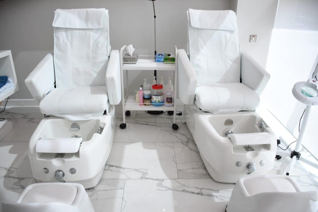 Explore the spa therapist job description template and hire the right candidate for your team.







