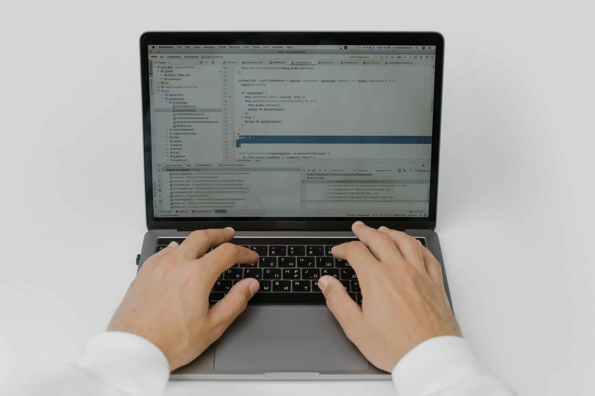 Explore the supply chain analyst job description template and hire the right candidate for your team.