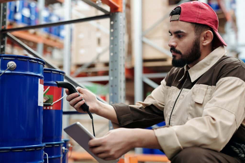 Explore the warehouse worker job description template and hire the right candidate for your team.